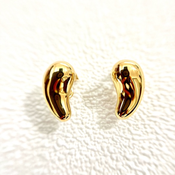 Authentic Tiffany & Co. Elsa Peretti Yellow Gold Bean Clipback Earrings - Picture 1 of 8